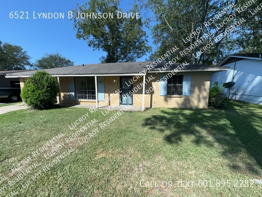 Foto principal - 6521 Lyndon B Johnson Dr