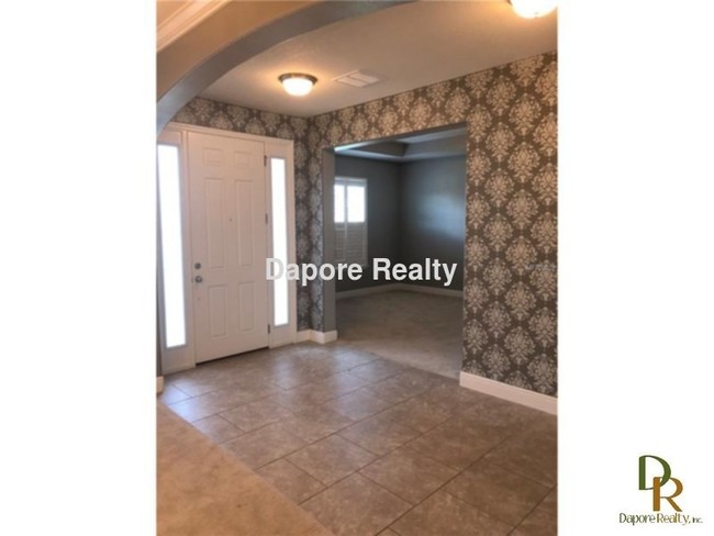 Building Photo - Beautiful 4 bedroom 2 bath 3 car garage home!