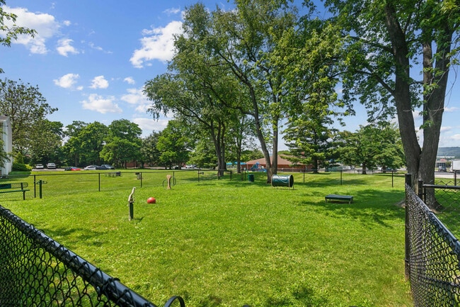 Foto del edificio - Suburban Park