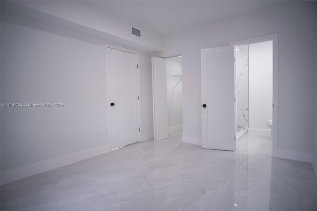 Foto del edificio - 2227 SW 17th St