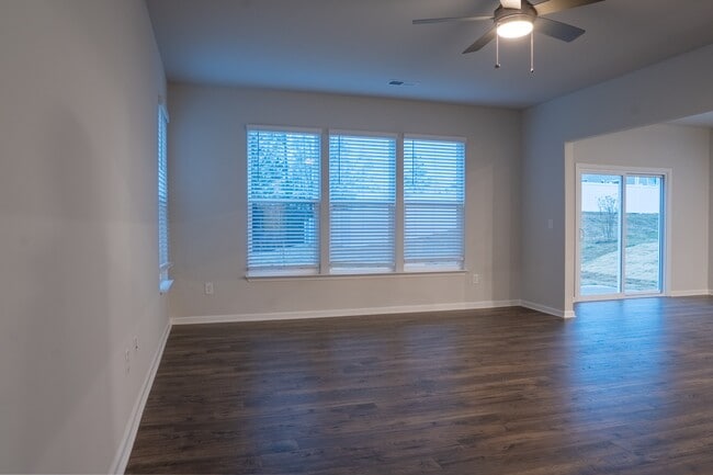 Building Photo - 133 Gervais Cir