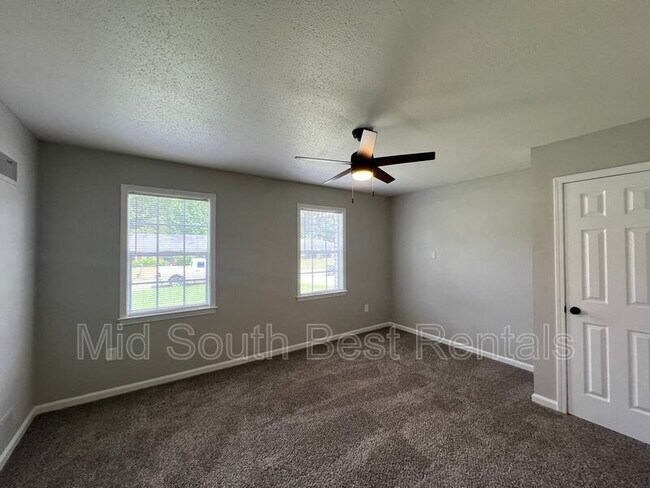 Building Photo - 2047 Janis Dr