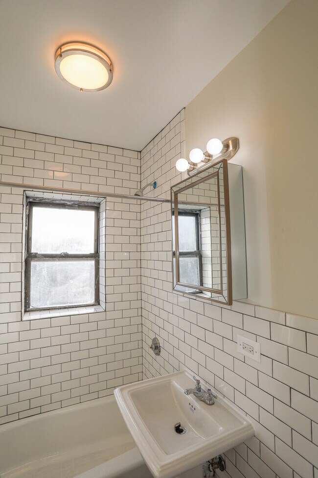 Foto del edificio - 1702 W Albion Ave