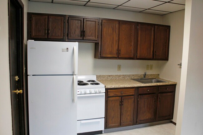 Kitchen - 927 5th St S