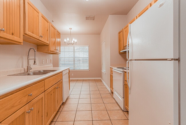 Building Photo - 104 San Antonio Rd