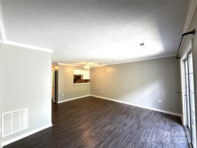 Foto del edificio - 705 Heritage Pkwy