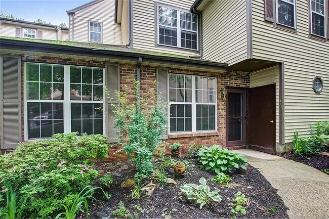Foto del edificio - 3151 Cypress Ct