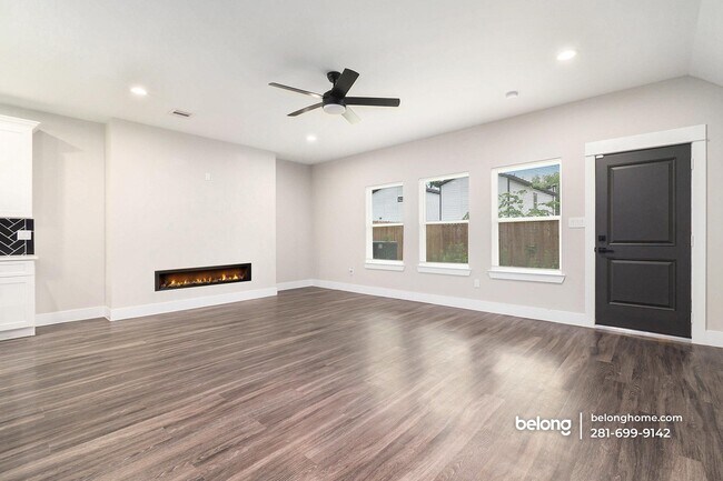 Building Photo - 8119 Venus St