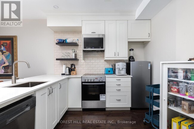 Building Photo - 105 Balmoral Ave