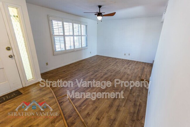 Building Photo - 6910 S Lakeshore Dr