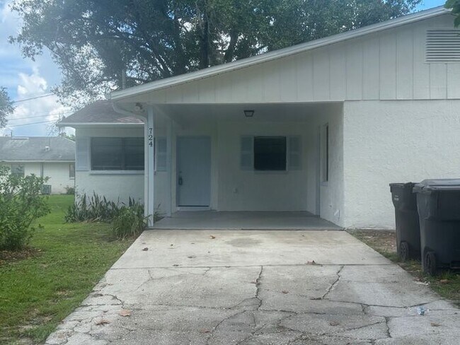 Building Photo - Spacious Duplex Home in Lakeland, FL