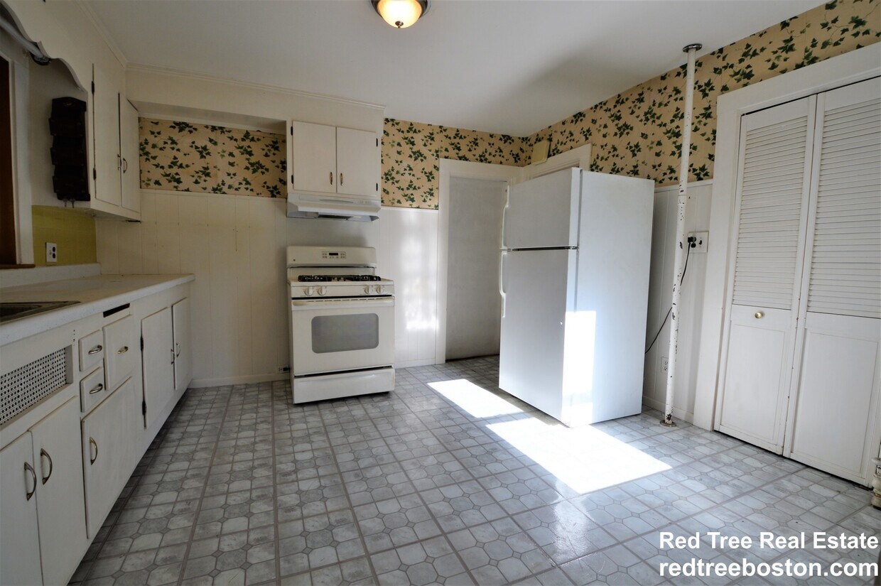 Primary Photo - 334 River St
