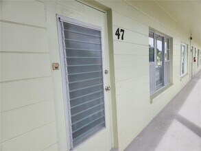 Building Photo - 2459 Columbia Dr