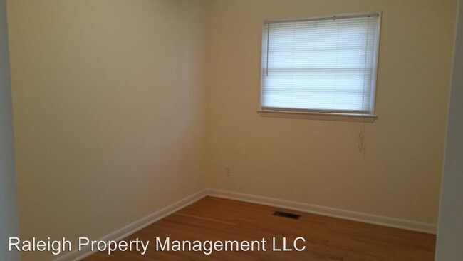 Foto del edificio - 1326-1328 Trinity Rd