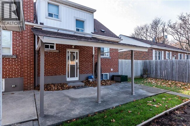 Photo du bâtiment - 5 Carene Ave