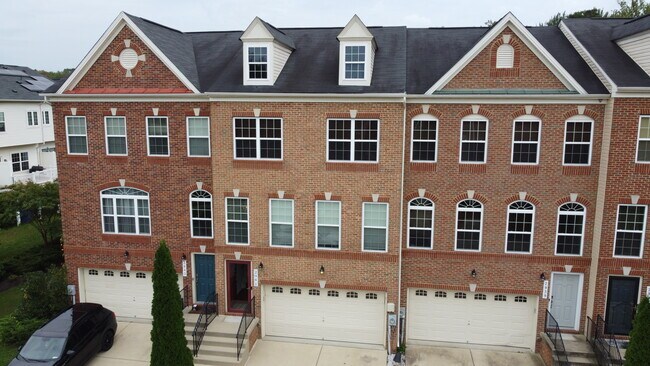 Building Photo - Bryans Road Townhome Retreat | Flexible Lease Available