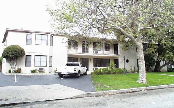 Building Photo - 5951-5955 1/2 Matilija Ave
