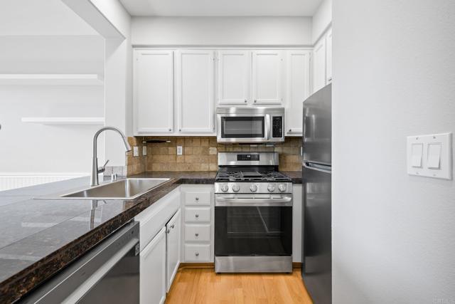 Building Photo - 6072 Paseo Salinero