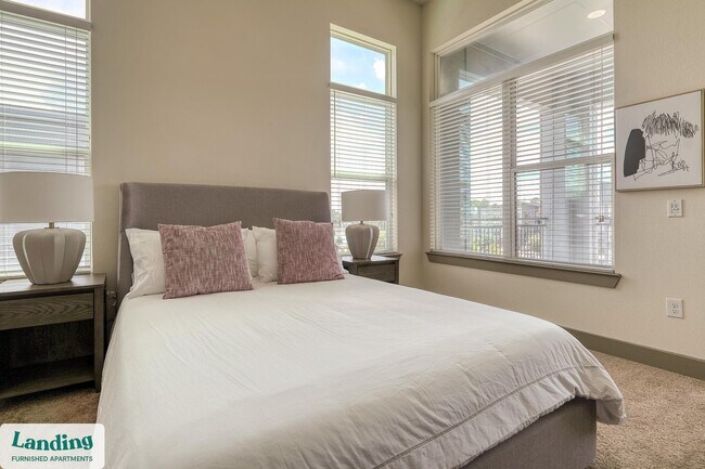 Foto del edificio - 300 Enclave Dr