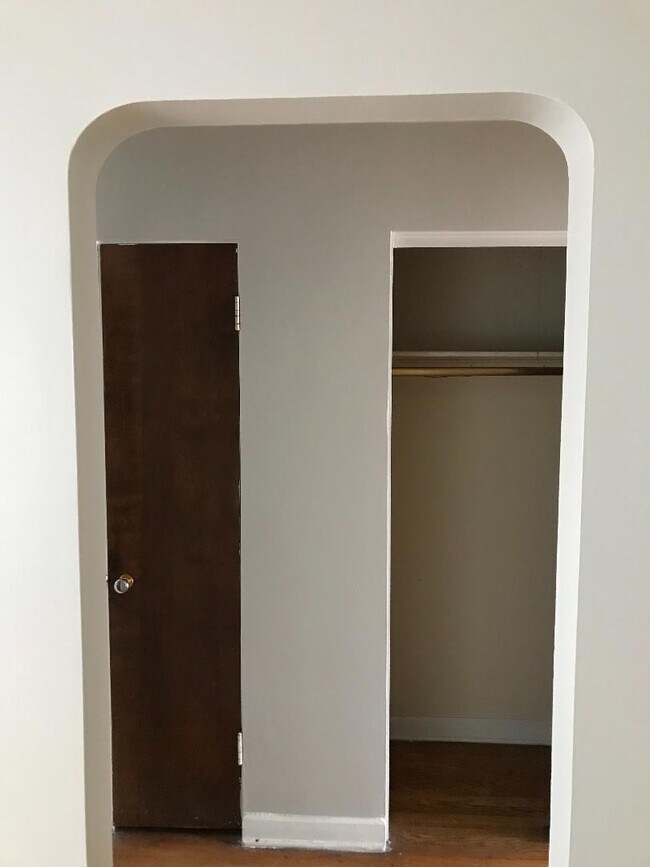 Foto del edificio - 6327 N Albany Ave