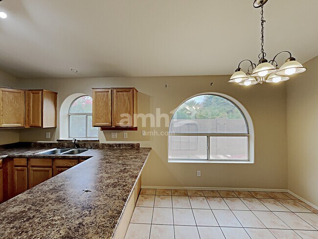 Foto del edificio - 12751 W Palm Ln