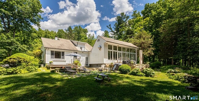 Foto del edificio - 896 Westport Rd