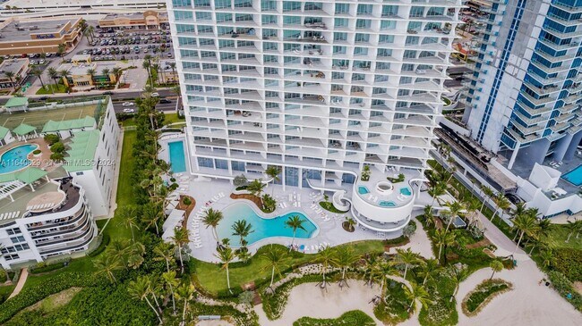 Building Photo - 16901 Collins Ave