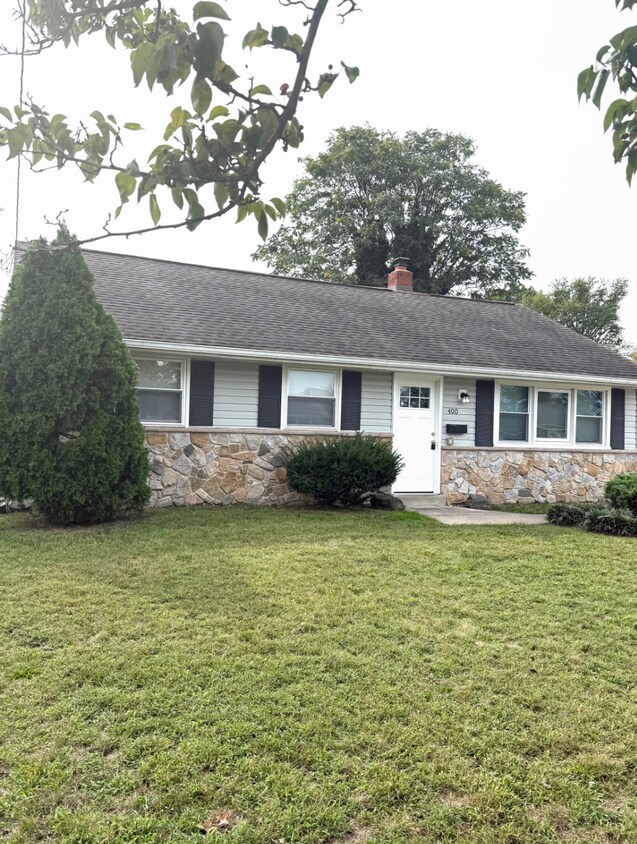 Photo - 400 Windsor Dr (Bellmawr, NJ)