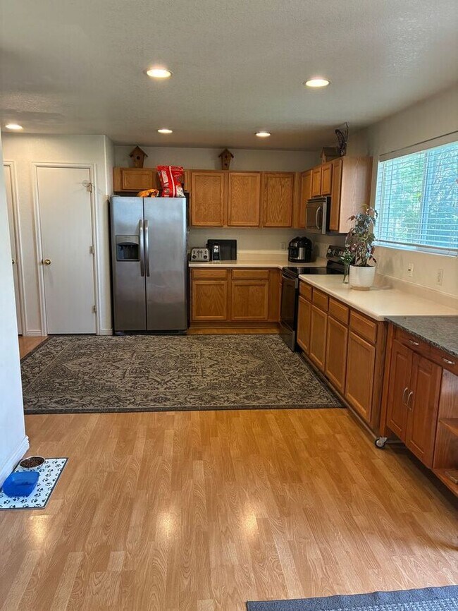 Foto del edificio - 3 Bedroom, 2.5 Bath Townhome with 2 Car At...