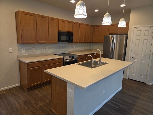 Foto del edificio - Modern Comfort in a Prime Location – 3 Bed...