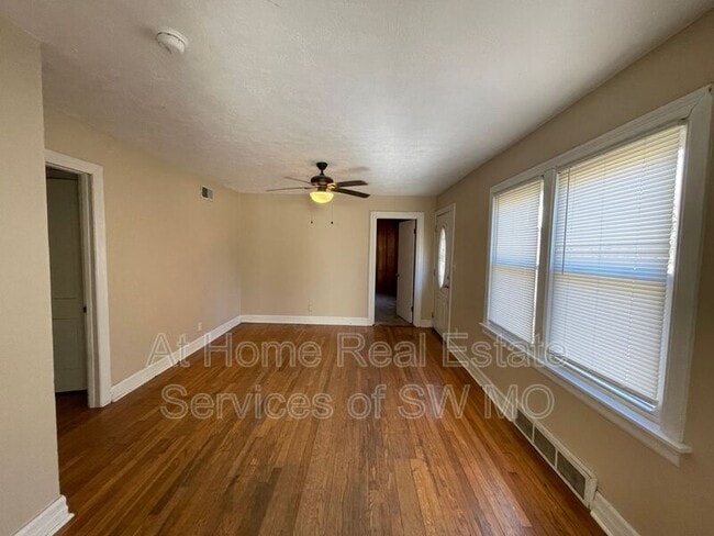 Building Photo - 1415 S Pickwick Ave