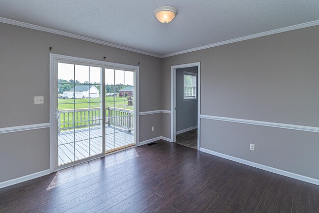Building Photo - 3 Bed/2 Bath Home - 15 minutes from SJAFB!