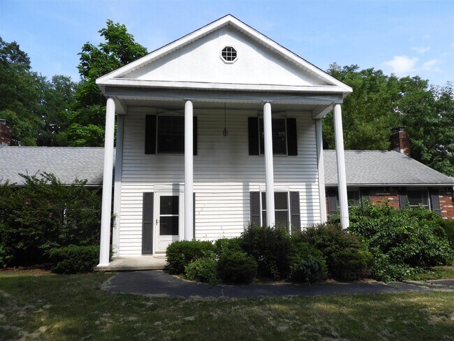 Foto del edificio - 401 Loudon Rd