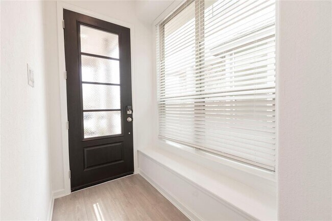 Foto del edificio - 4059 Champlain Wy