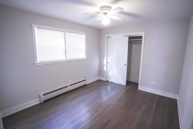 Foto del edificio - 5731 W Giddings St