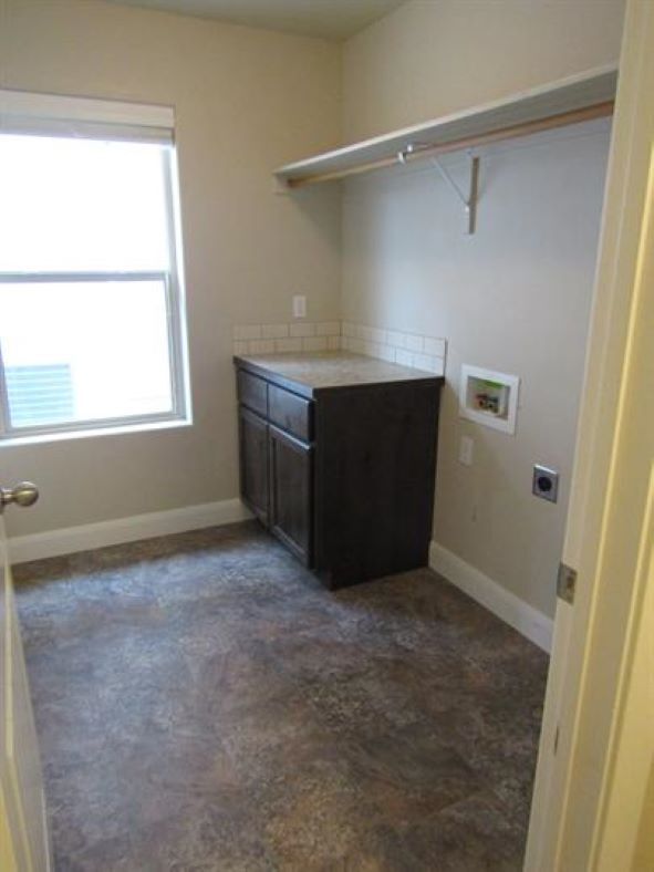 Foto del edificio - 546 N Baxter Way