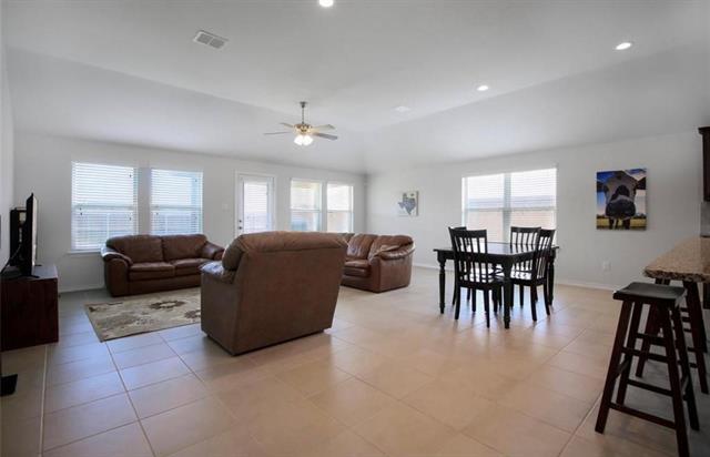 Foto del edificio - 2521 Weatherford Heights Dr