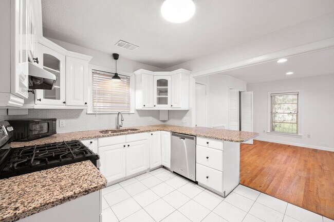 Foto del edificio - Cute two Bedroom Home in The Heart of Aust...