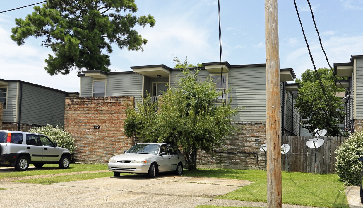 Building Photo - 113 Raspberry St