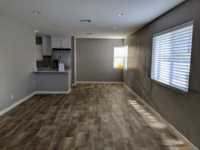 Foto del edificio - North Central Red Brick With Large Yard