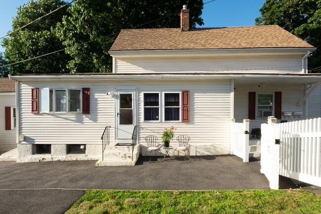 Front - 25 Savory St