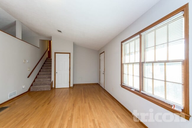 Building Photo - 184 Hickory View Dr