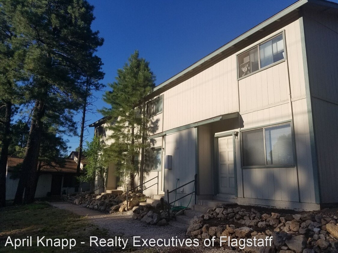 2 br, 1 bath House 1240 S Lone Tree Rd 4 House Rental in