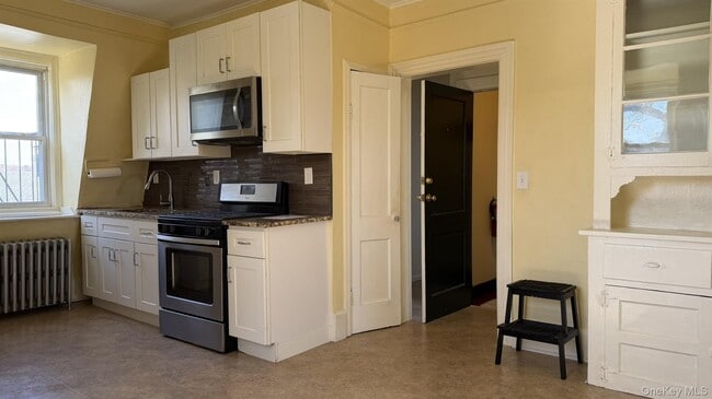 Building Photo - 64 Anstice St