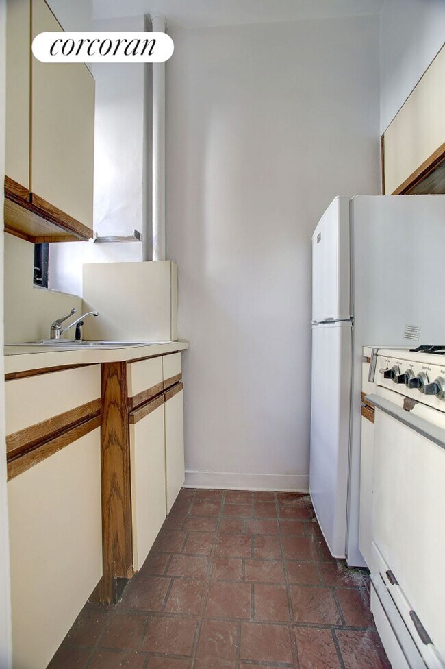 Building Photo - 504 W 110th St