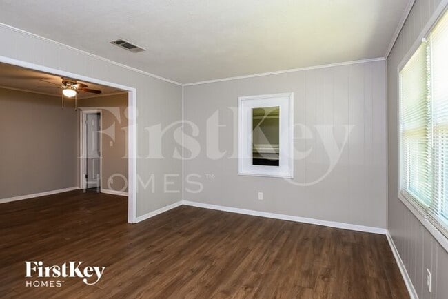 Building Photo - 4597 Douglas Dr