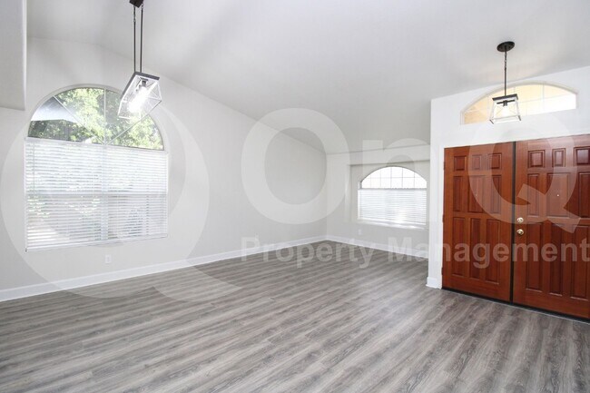 Foto del edificio - 1210 E Whitefish Bay Ct