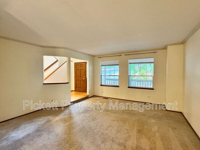 Foto del edificio - 10738 Jetty Pl NW