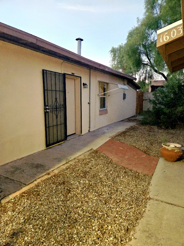 Foto principal - 1601 N Louis Ln