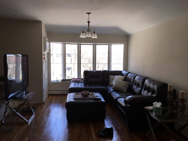 Foto del edificio - 1489 E 71st St